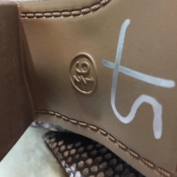 NWOT Universal Thread Gray Python Snakeskin Boots - Picture 6 of 10